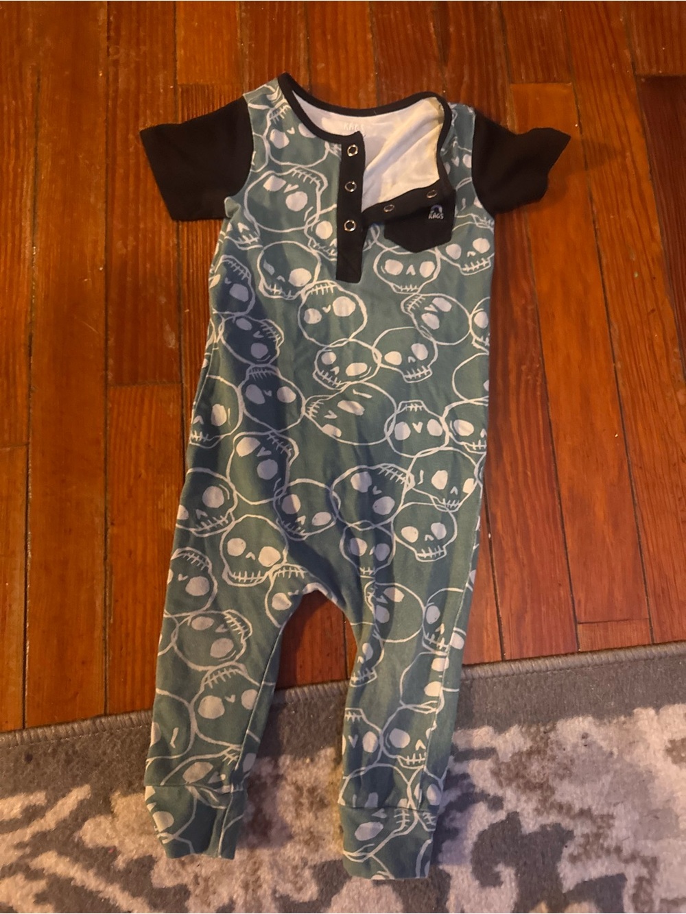 RAGS bamboo blend Kids Green Skull Print One-Piece Romper size 12-18 months